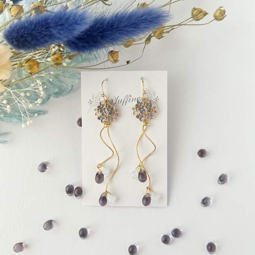 紫色の紫陽花のきらきら揺れるピアス ※イヤリング変更可 ピアス 