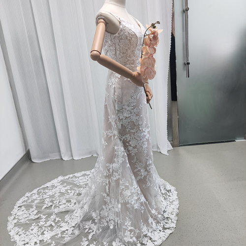 送料無料！ウェディングドレス 贅沢な小花総レース キャミソール V  