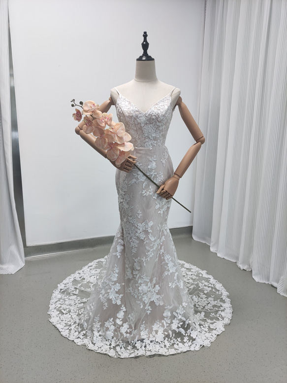 送料無料！ウェディングドレス 贅沢な小花総レース キャミソール V  