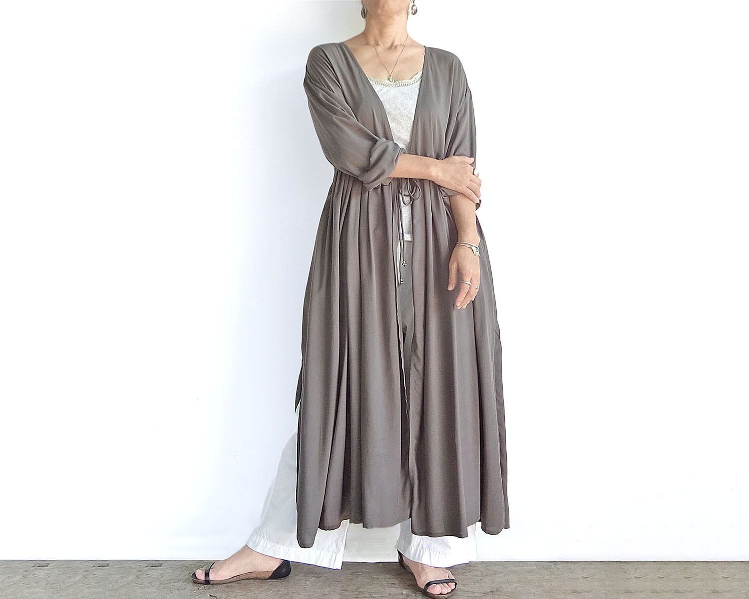 モデルチェンジの為、値下げ♪　薄手レーヨンカシュクールガウンワンピース（グレー）