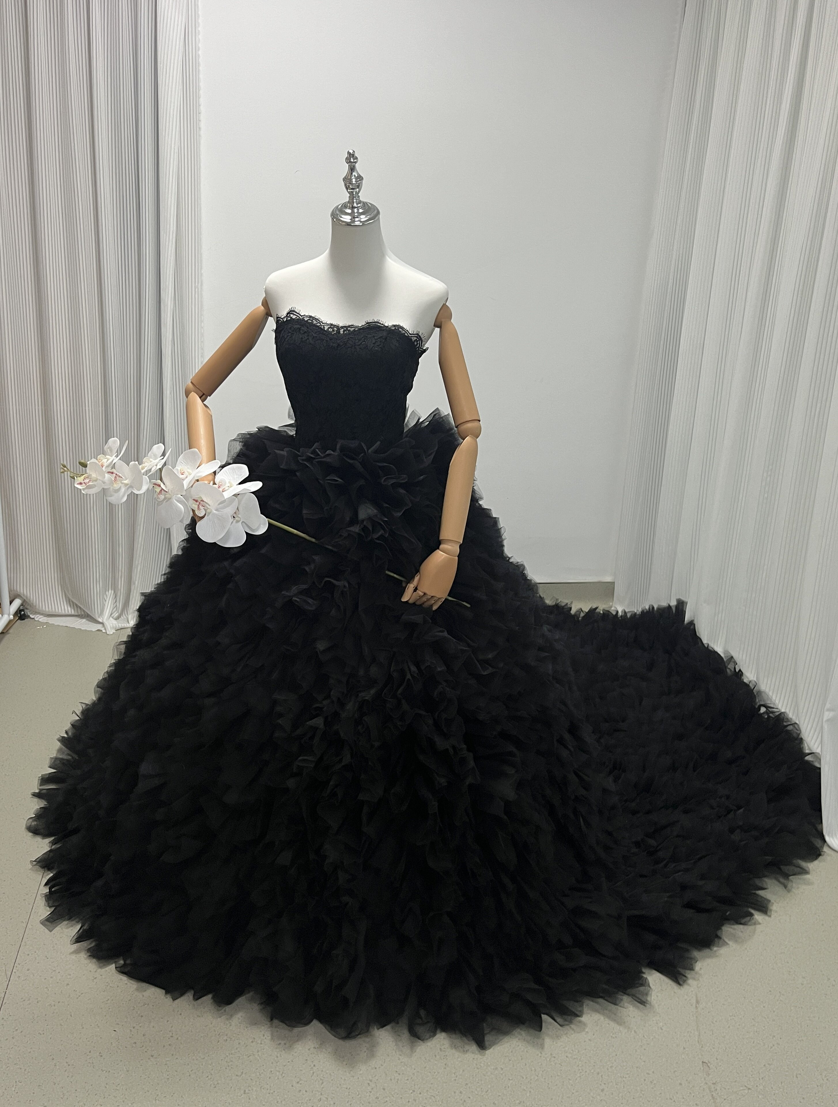 送料無料！豪華！ カラードレス ブラック ボリュームドレス 繊細レース ベアトップ 結婚式