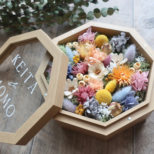 思い出を彩る結婚証明書｜ゲスト参加型フラワーボックス