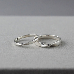 レディース・メビウスリング、Au750 の刻印あり 87a01763f509fee6b6e98c81e4c567