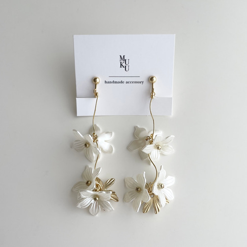 no.614 オフホワイト×マットゴールドリーフピアスイヤリング 和風 着物