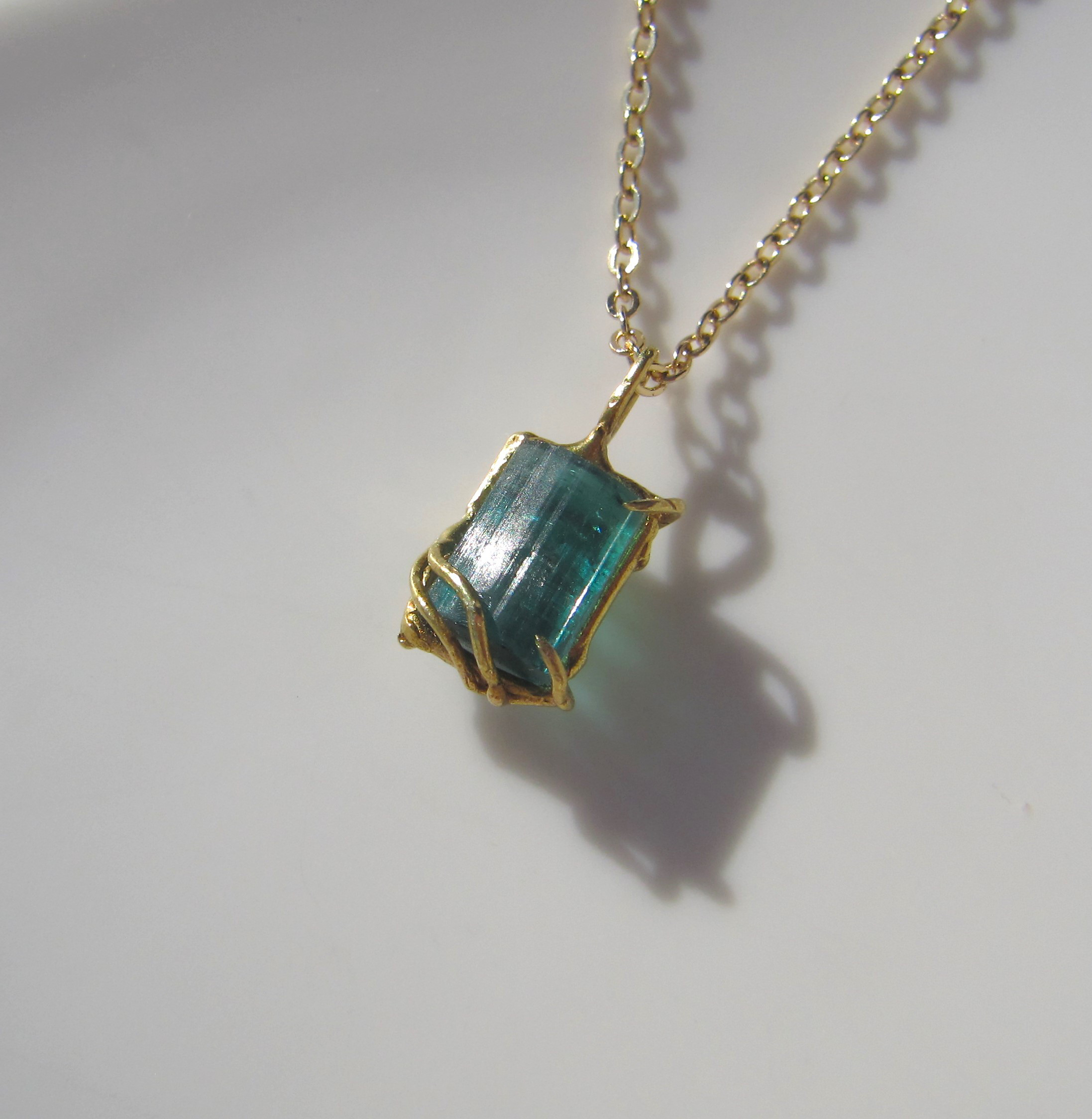 ブルーグリーントルマリン原石のネックレス