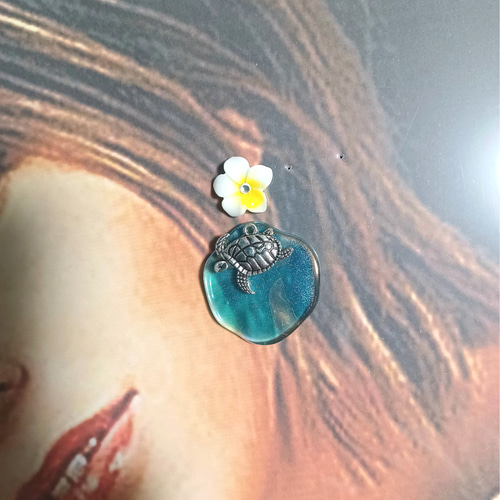 ホヌ✿Sea プルメリアポスト大ぶりピアス ShinyBlue No.1347 ピアス 