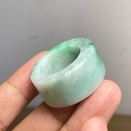 L6-102 一点物 花緑 22.5号 ミャンマー産天然 A貨 本翡翠 くりぬき