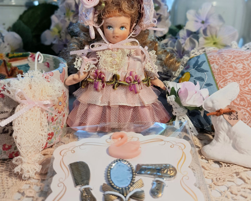 20％OFF SALE】ビスクドール ☆ｳﾞｨｸﾄﾘｱﾝ風ﾐﾆｮﾈｯﾄ☆プレゼンテーション