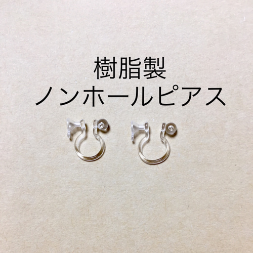 14kgf》レインボームーンストーン 4mm スクエア ナチュラル ピアス