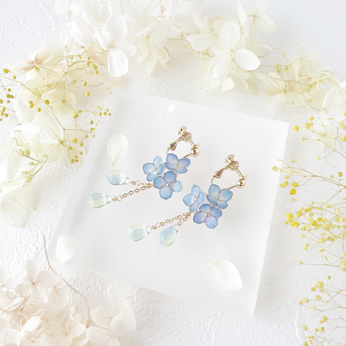 紫陽花ドロップ 青色 ピアス/イヤリング 受注制作 ピアス（フック