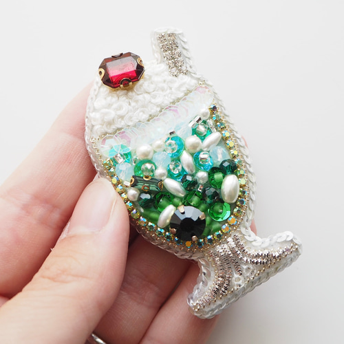 SALE】✳︎ クリームソーダ ✳︎ ビーズ 刺繍 ブローチ ブローチ