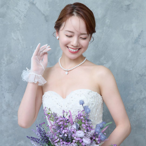 ピアス 薔薇 白 パール ひねりチャーム 蝶 蓄光 光る 夜空