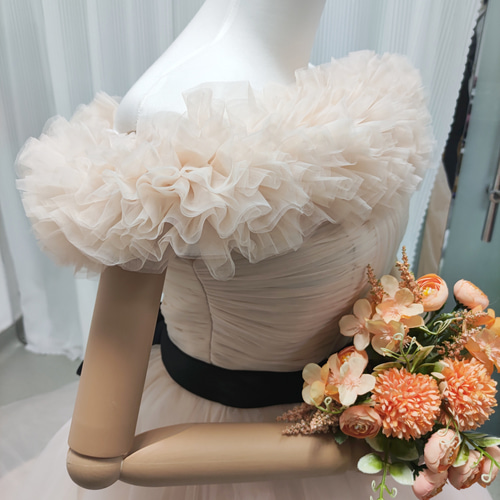 送料無料！カラードレス 取り外しオフショルダー 薄シャンパンの色  