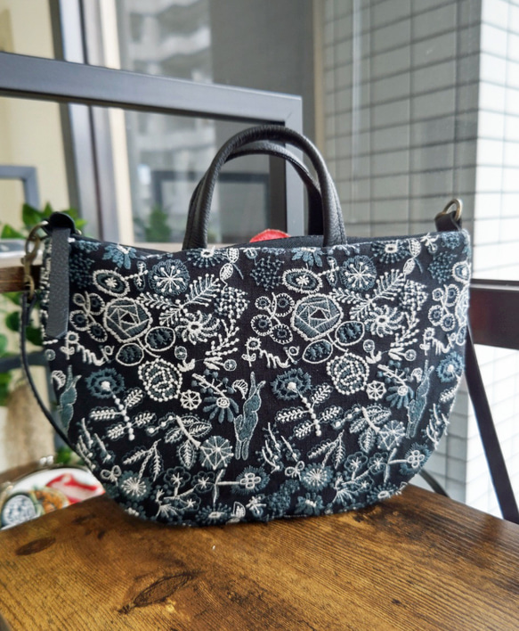 ミナペルホネン /carnival カーニバルネイビー/ラウンドボストン本革 1点物】ミナペルホネン/carnival”カーニバルネイビー/ラウンド