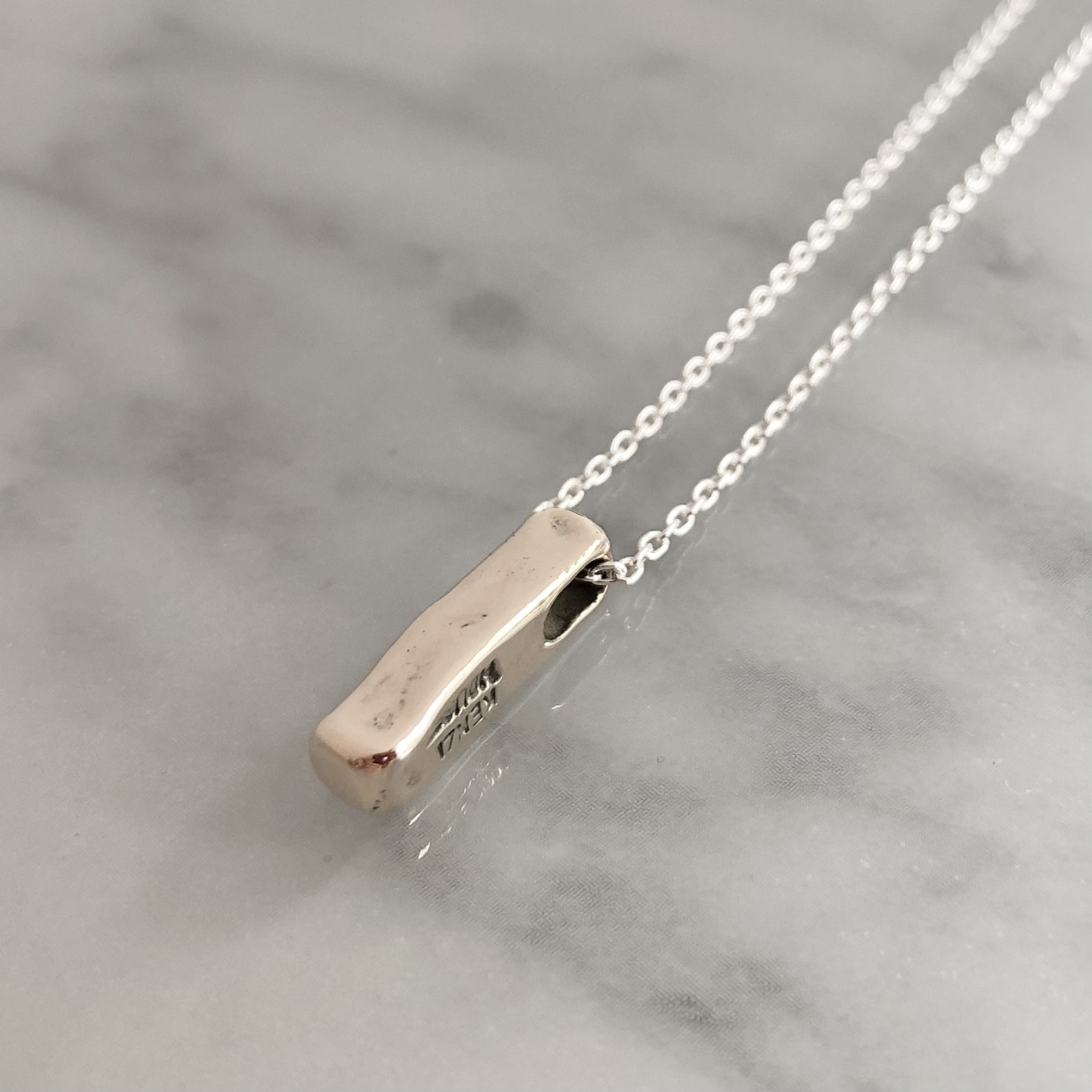 ぽってりした棒状のペンダントM/K5イエローゴールド/B547B