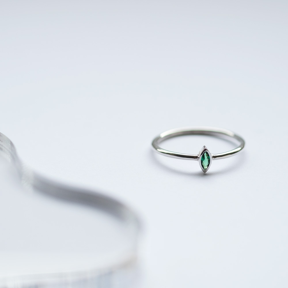 極小 エメラルド マーキス 縦長 リング シルバー925