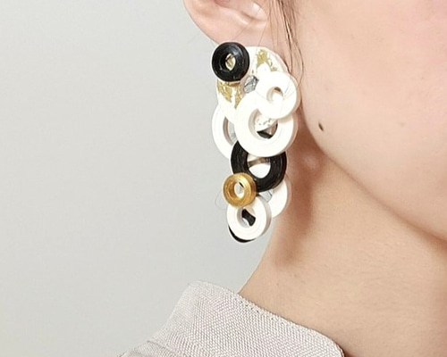 大ぶり和紙アートサークルピアス(イヤリング) 個性的揺れない