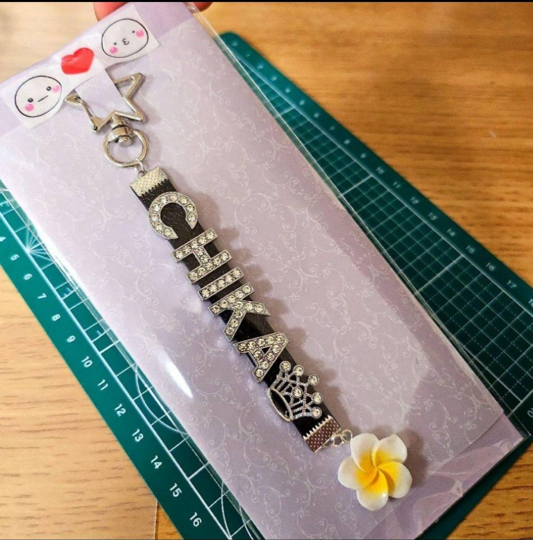 イニシャルキーホルダー 平成ギャル風 キーリング ひふみん 通販