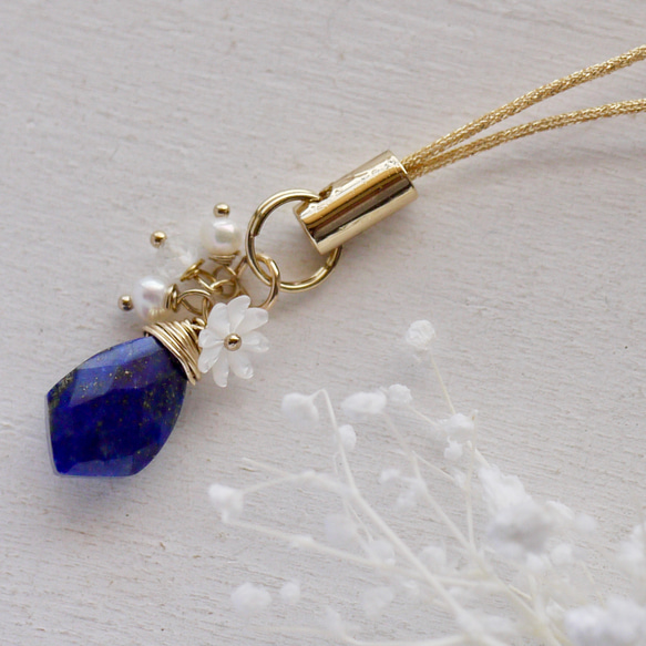 ラピスラズリ(マーキス)とマーガレットシェルのストラップ(イヤホンジャックなどに変更可能） 3枚目の画像