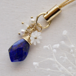 ラピスラズリ(マーキス)とマーガレットシェルのストラップ(イヤホンジャックなどに変更可能） 1枚目の画像