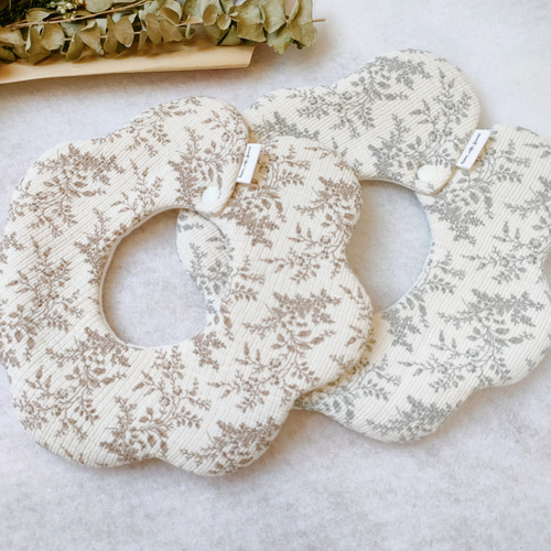 名入れ 女の子スタイ お名前刺繍 ベビースタイ ボタニカル