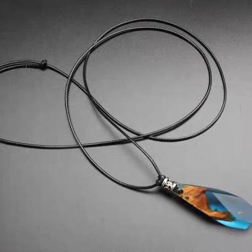 ハンドメイド 木のネックレス 海の心 ペンダント ヒナガネムシ