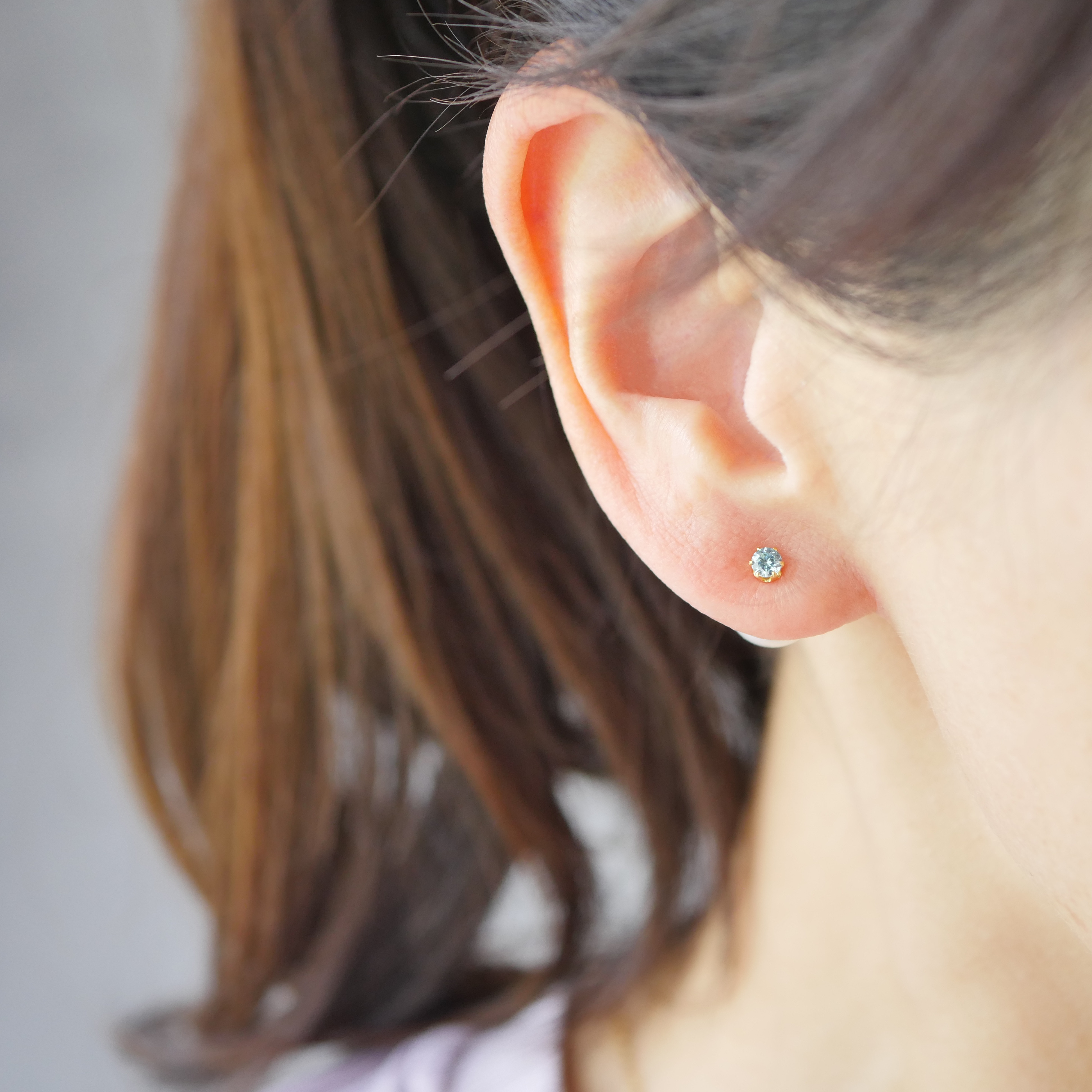 K10YG バックスタイルも可愛い一粒ピアス/イヤリング アクア