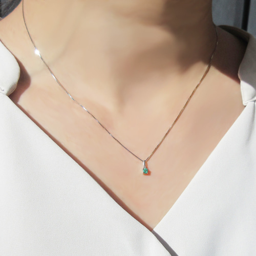 5月 誕生石 エメラルド & ダイヤモンド K18 ホワイト ゴールド 小さな