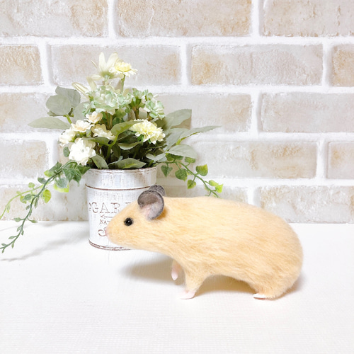 身を乗り出すキンクマさん *ゴールデン ハムスター* (羊毛フェルト