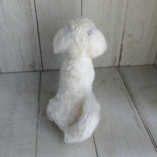 マコ　ハンドメイド 羊毛フェルトの犬 白　　手のひら大 羊毛フェルト］手の平サイズのうちの子、愛犬オーダー 羊毛フェルト