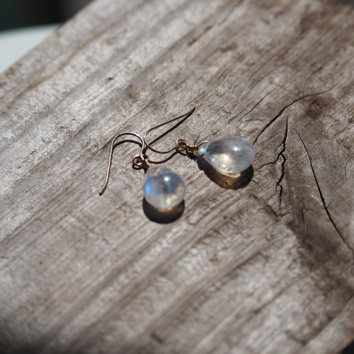 ロイヤルブルームーンストーンピアス 14kgf RoyalBlueMoonstone ロイヤルブルームーンストーンピアス 14kgf RoyalBlueMoonstone