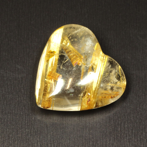 ハートの中に2本のタイチンルチル】一点物 ゴールドルチルクォーツ