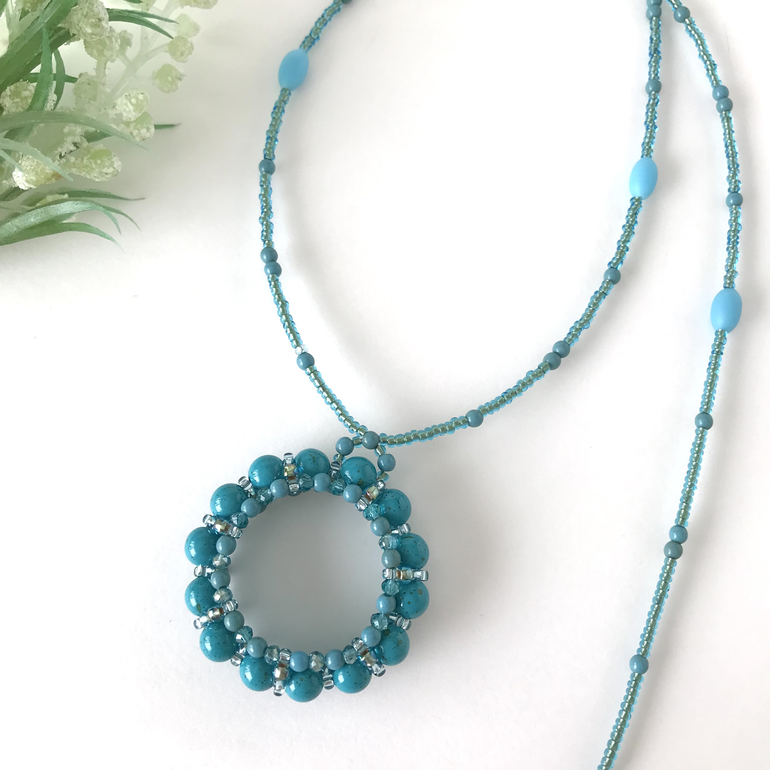 サークル モチーフ ネックレス ターコイズブルー ビーズ サークルネックレス 水色