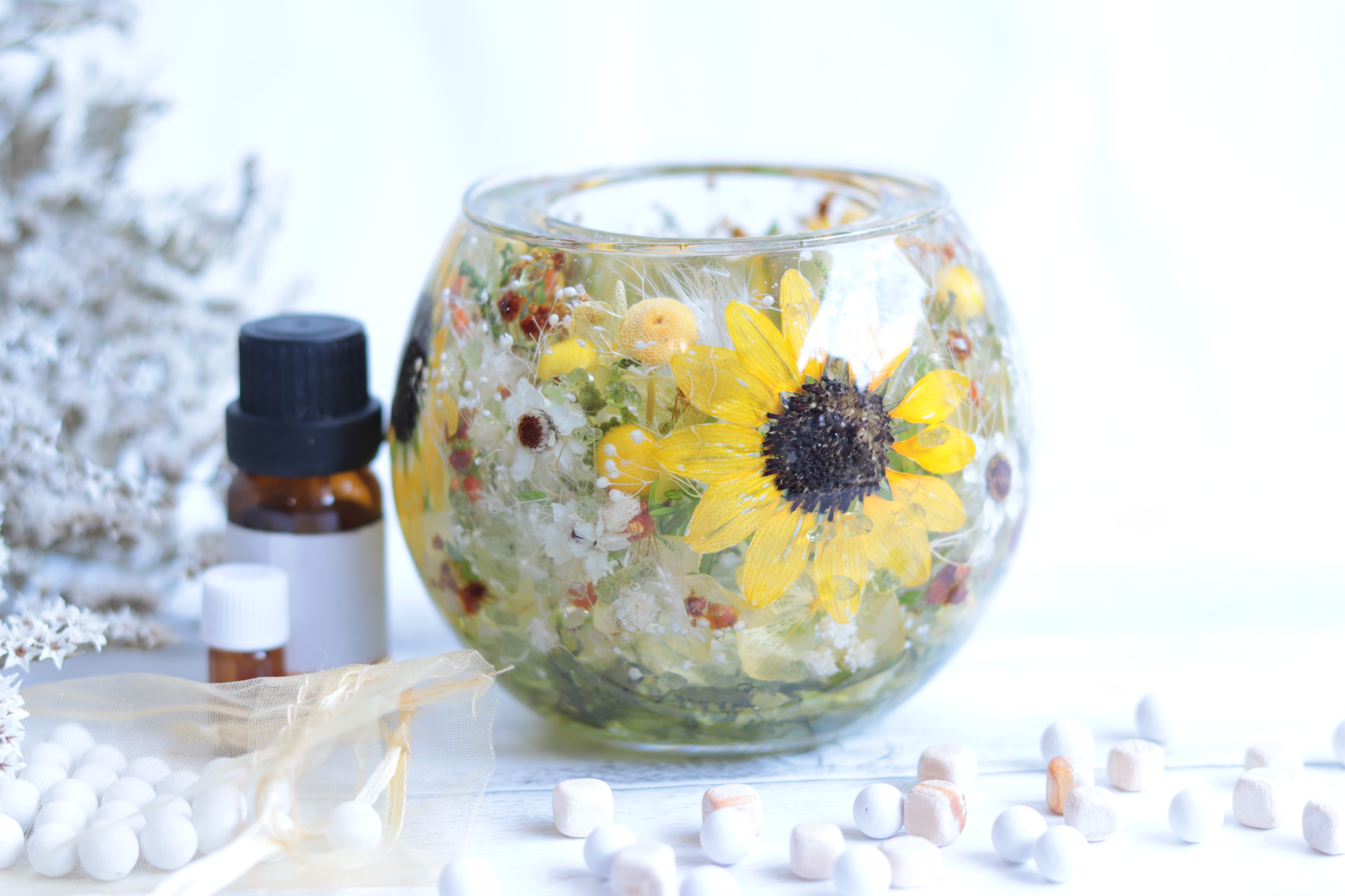 【選べるアロマストーン&檜キューブ】「向日葵とペリドットの水中庭園」アロマホルダー＊誕生石＊プリザーブドフラワー