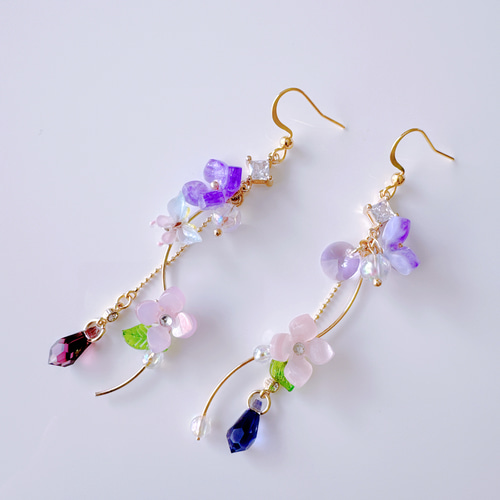 紫陽花｜ゆらりんアシンメトリーピアス／イヤリング（ピンク
