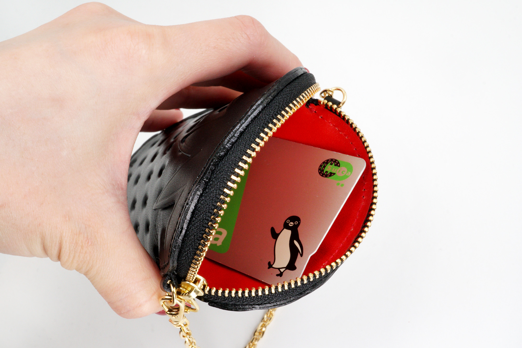 「スイカ」が入るヘタ付き黒いちご（牛革製コイン＆パスケース）｜詳細画像