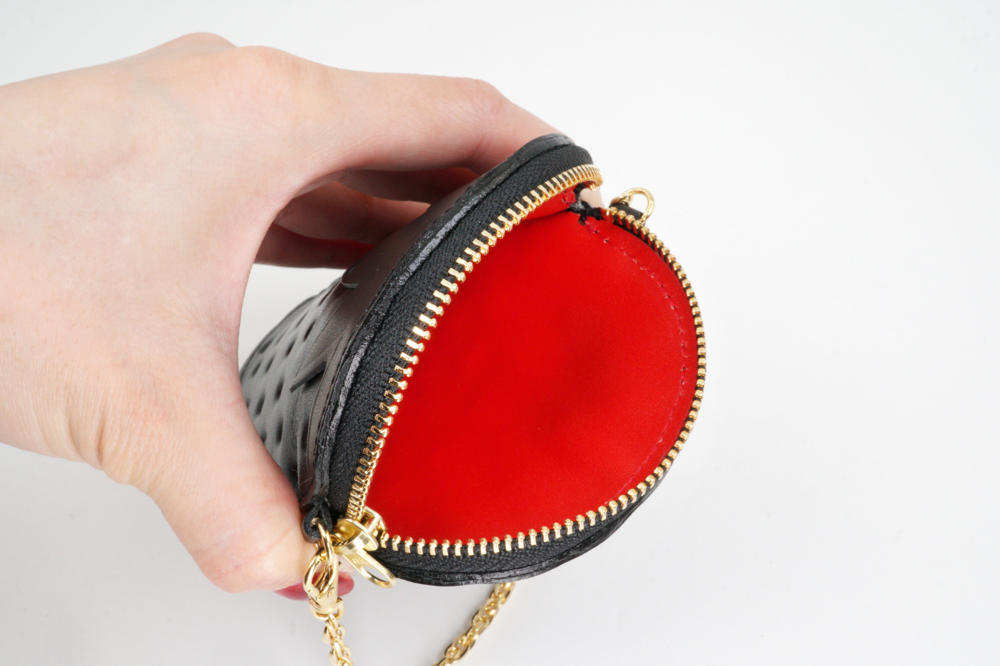 「スイカ」が入るヘタ付き黒いちご（牛革製コイン＆パスケース）｜詳細画像