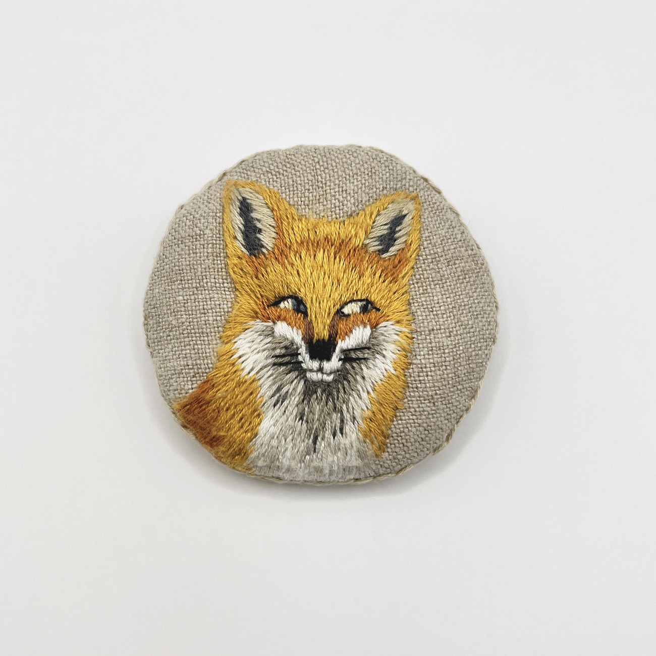 キツネの刺繍ブローチ（手縫い）