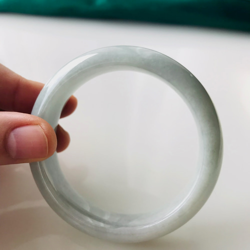 本翡翠バングル　ミャンマー産　純白　完美品 B310-0102] ジェイド JADE ヒスイ 本翡翠 バングル 希少 ミャンマー産
