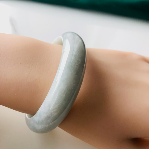 本翡翠バングル　ミャンマー産　純白　完美品 B310-0102] ジェイド JADE ヒスイ 本翡翠 バングル 希少 ミャンマー産
