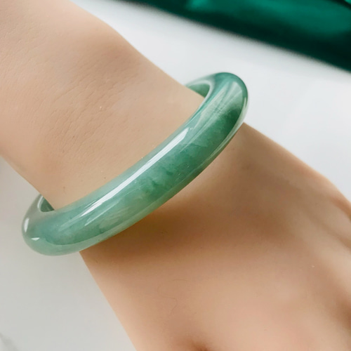 B3810-0097】ジェイド 翡翠 ヒスイ バングル 一点もの 希少 ミャンマー 