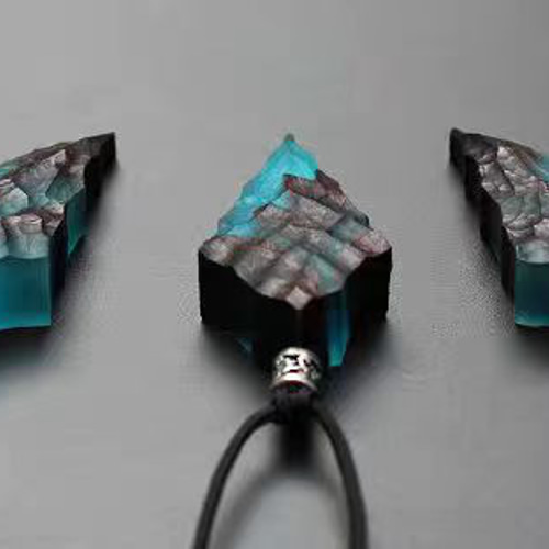 ハンドメイド 木のネックレス ペンダント 黒檀 ドラゴンの鱗 木&樹脂