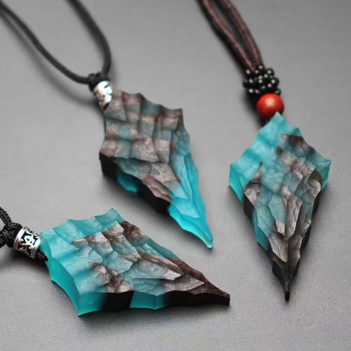 ハンドメイド 木のネックレス ペンダント 黒檀 ドラゴンの鱗 木&樹脂 