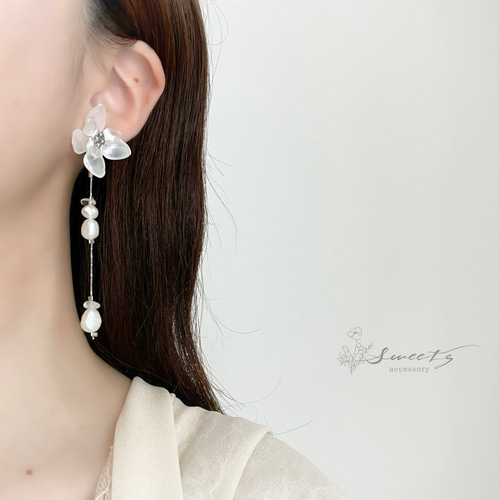 yamaboushi silver〜ﾔﾏﾎﾞｳｼ ｼﾙﾊﾞｰ】お花と淡水パールチェーン