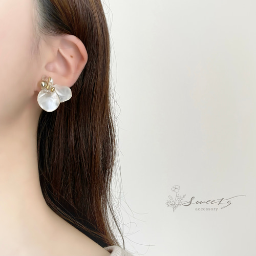 大人のふんわり花びらピアス・イヤリング イヤリング