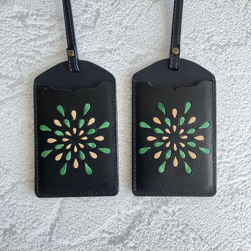 パスケース】 模様 花柄 花火 レザー 革（グリーン 緑色 ブラック 黒色