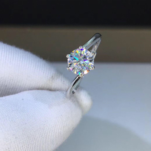 newデザイン】1カラット モアサナイトリングk18WG