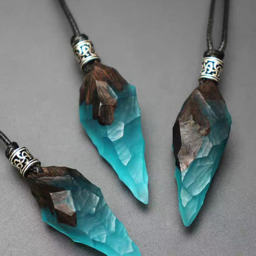 ハンドメイド 木のネックレス ペンダント 黒檀 鏃 木&樹脂アート 暗闇