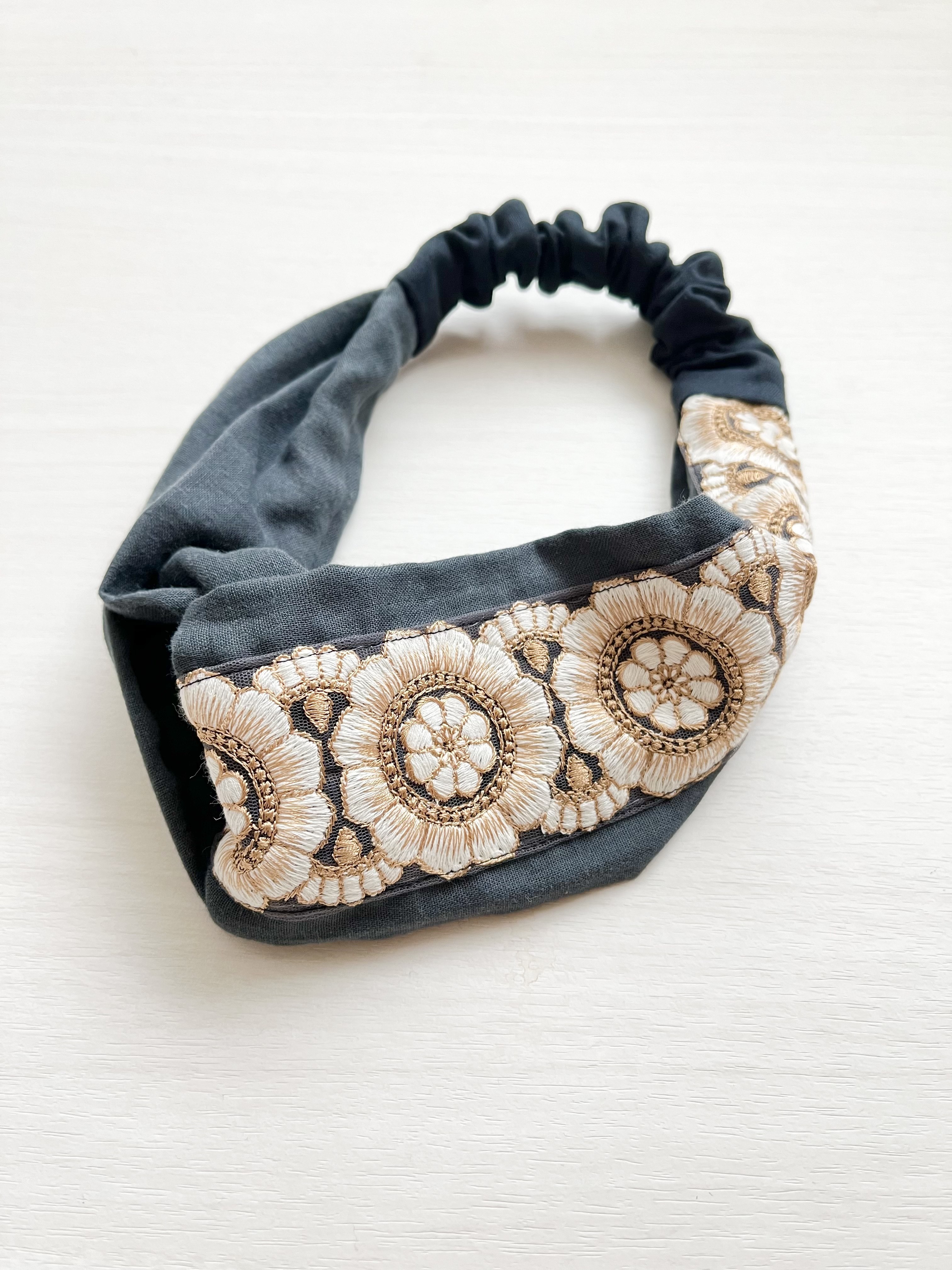 4重リボン　ファー　固定リボンのヘアターバン　ヘアバンド　インド刺繍 be1c118e67b231c3a7822c1d8e855d