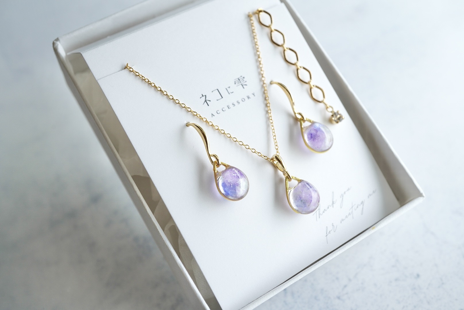 〖送料無料〗ピアス　ネックレス　セット　紫陽花カラー揺れる雫　透明感　シンプル　ギフト　30代　プレゼント　あじさい